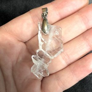 Faden Quartz Pendant